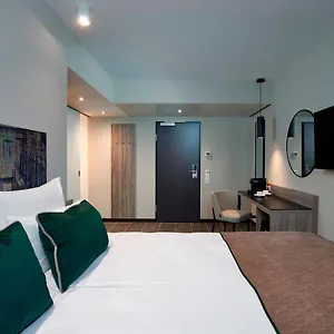 Leonardo West Hotel